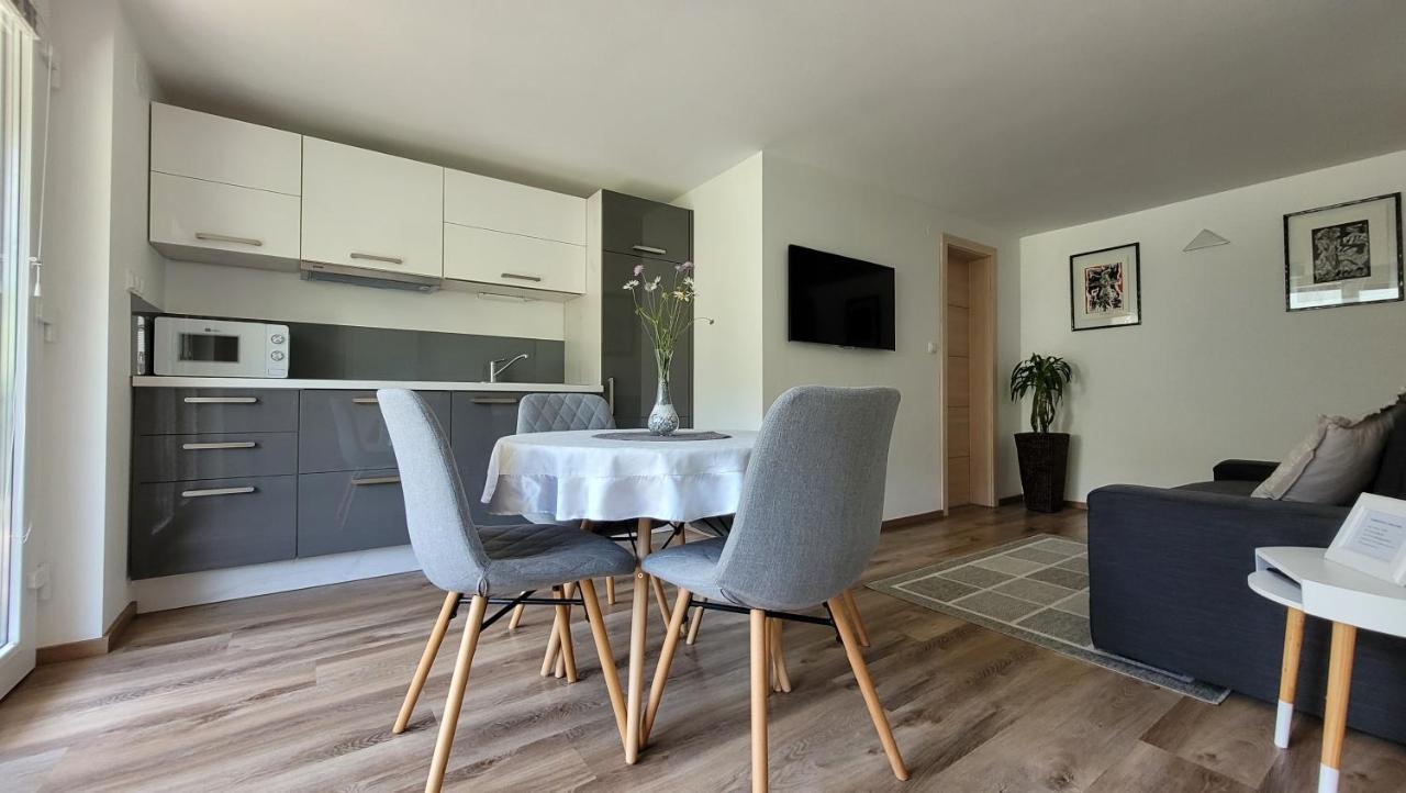 Apartma Julija Luce ภายนอก รูปภาพ